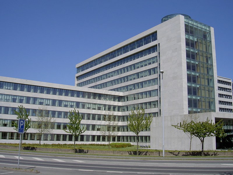 1200px-Danfoss_Hauptgebäude_in_Nordborg
